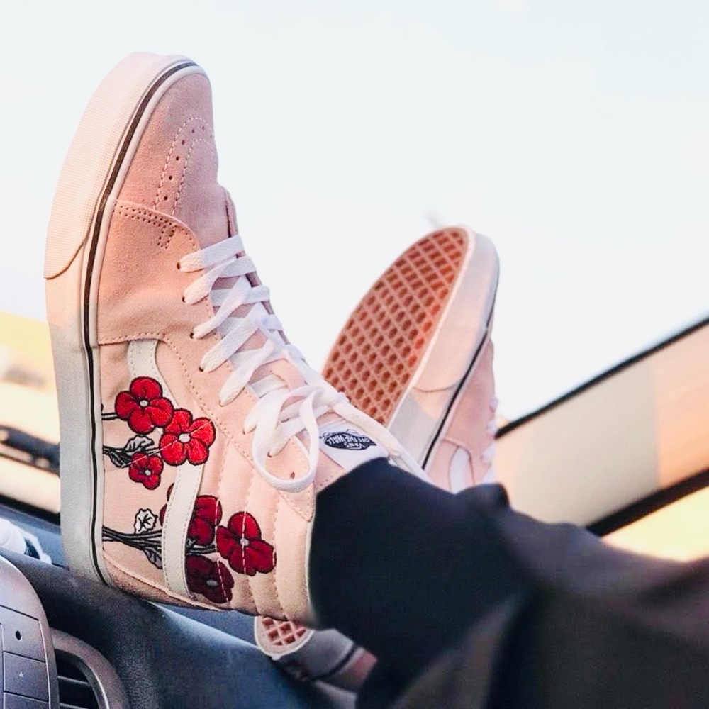 Vans X Disney Mickey & Minnie Sk8-Hi Sneakers - Picture 11 of 11